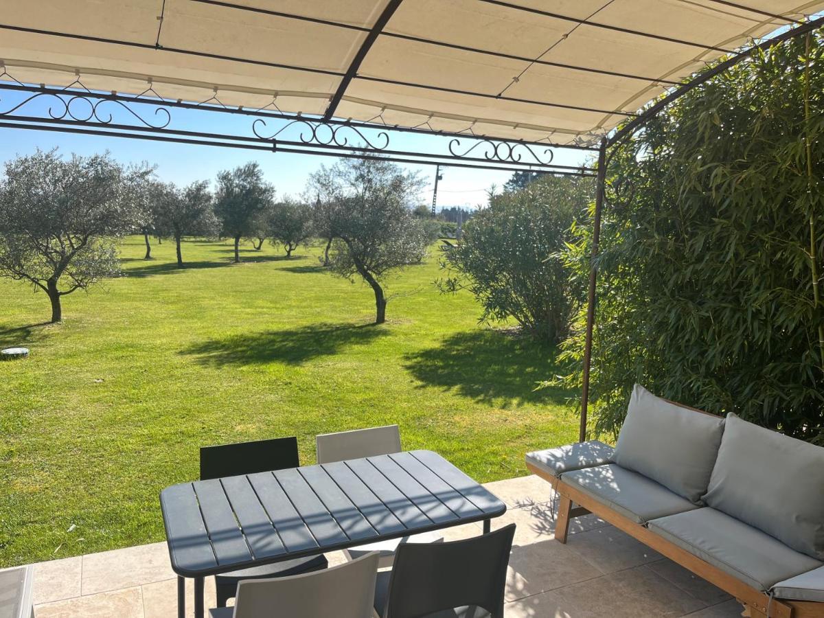 Gites Dans Mas En Pierres Robion en Luberon Exterior foto